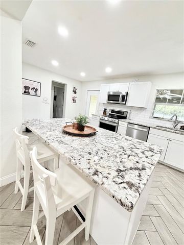 626 74TH STREET N, St Petersburg, FL 33710