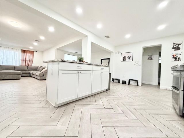 626 74TH STREET N, St Petersburg, FL 33710