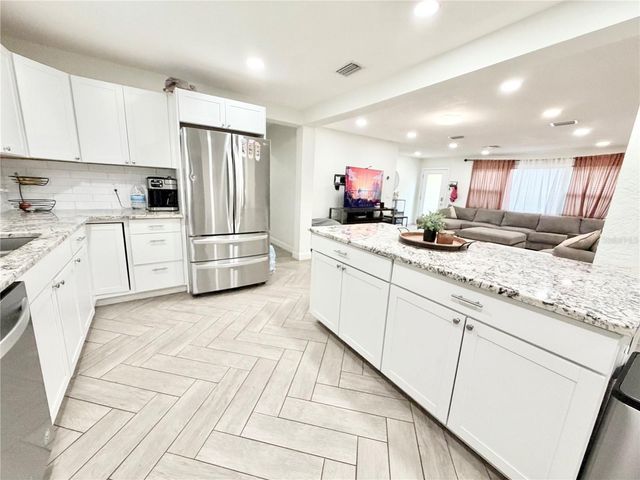 626 74TH STREET N, St Petersburg, FL 33710