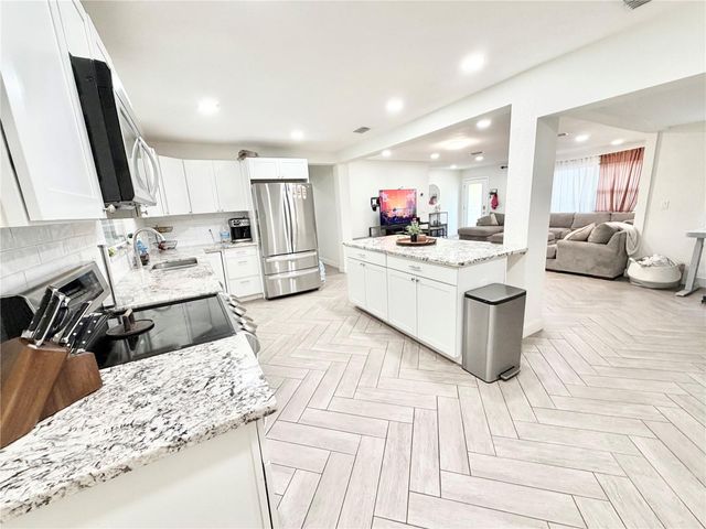 626 74TH STREET N, St Petersburg, FL 33710