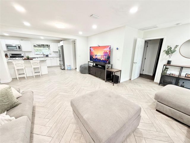 626 74TH STREET N, St Petersburg, FL 33710