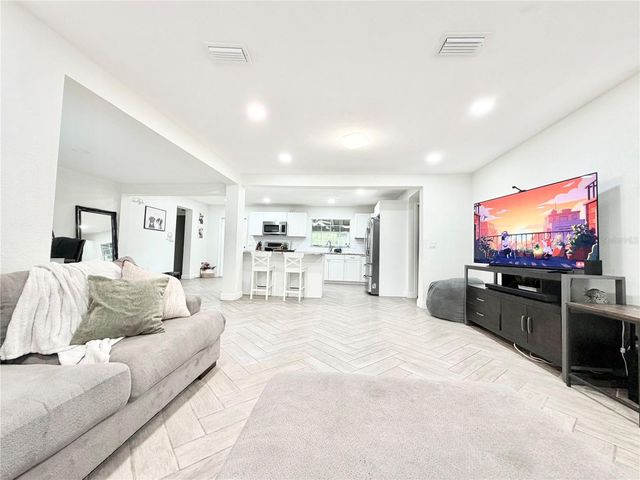 626 74TH STREET N, St Petersburg, FL 33710