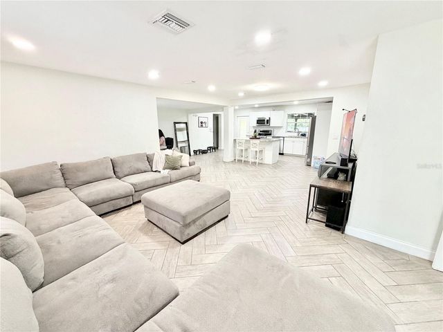 626 74TH STREET N, St Petersburg, FL 33710