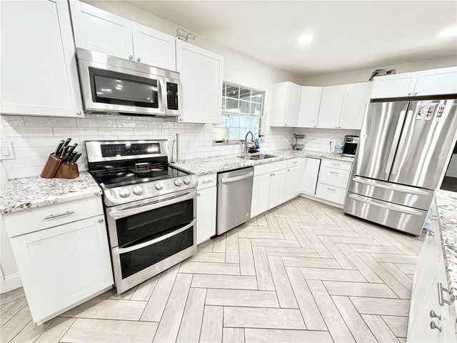 626 74TH STREET N, St Petersburg, FL 33710