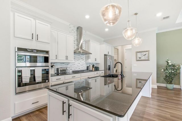 305 Iron Rail LN, Georgetown, TX 78633