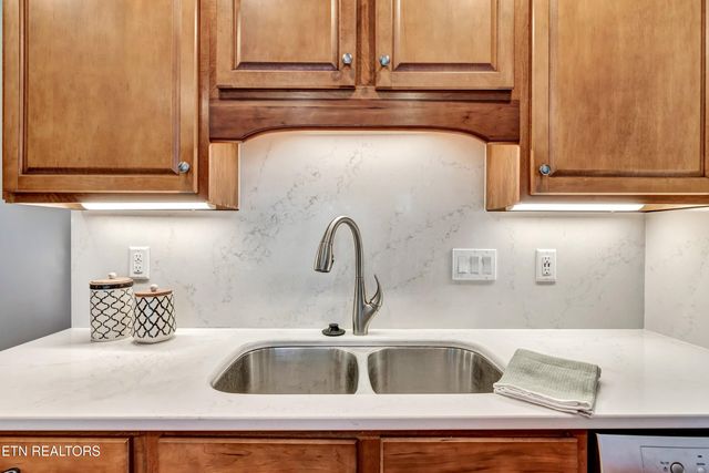 1917 Ridge Oak Lane, Knoxville, TN 37922
