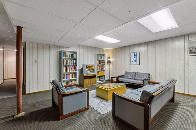 4730 Fairhills Road E, Minnetonka, MN 55345