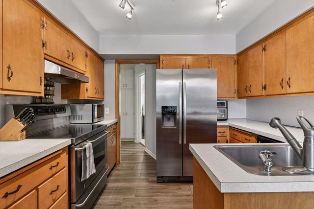 4730 Fairhills Road E, Minnetonka, MN 55345