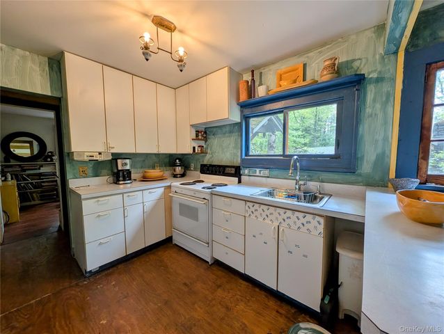 628 Lake Shore Drive, Smallwood, NY 12778