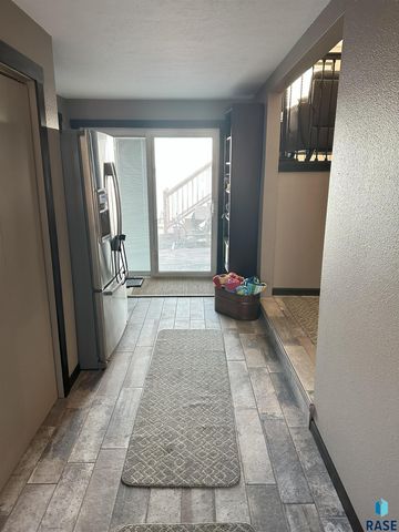 6129 Dakota Ave Avenue, Madison, SD 57042