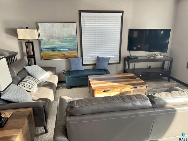 6129 Dakota Ave Avenue, Madison, SD 57042