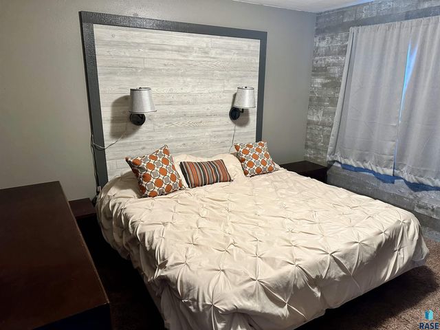 6129 Dakota Ave Avenue, Madison, SD 57042