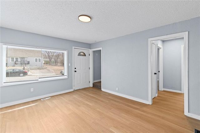 5752 College Avenue, Kansas City, MO 64130