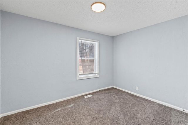 5752 College Avenue, Kansas City, MO 64130