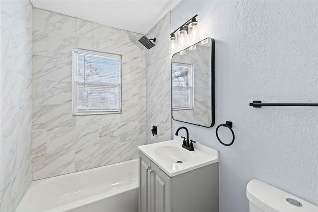 5752 College Avenue, Kansas City, MO 64130