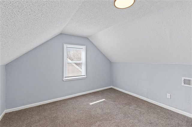 5752 College Avenue, Kansas City, MO 64130