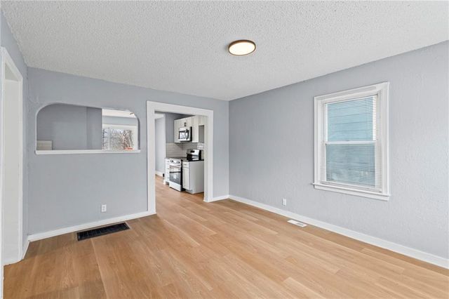 5752 College Avenue, Kansas City, MO 64130