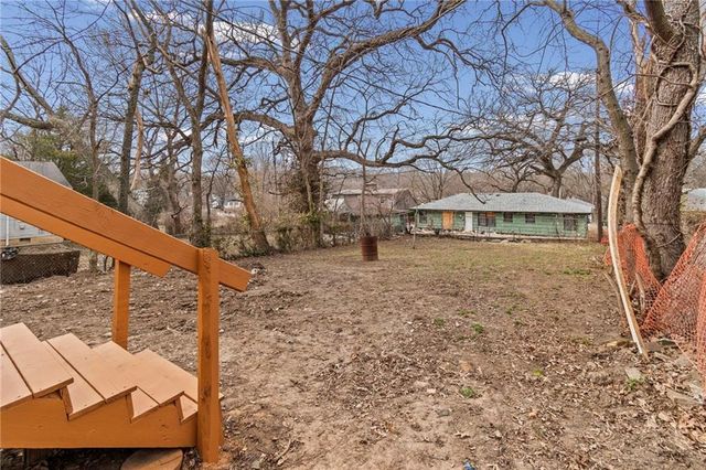 5752 College Avenue, Kansas City, MO 64130