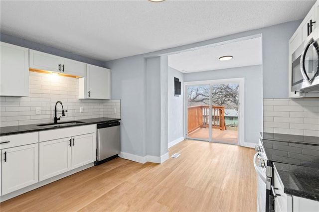 5752 College Avenue, Kansas City, MO 64130