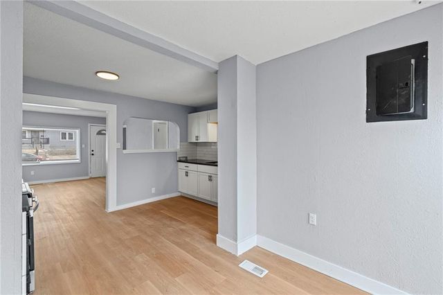 5752 College Avenue, Kansas City, MO 64130