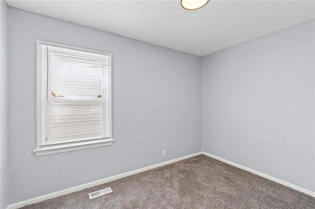 5752 College Avenue, Kansas City, MO 64130