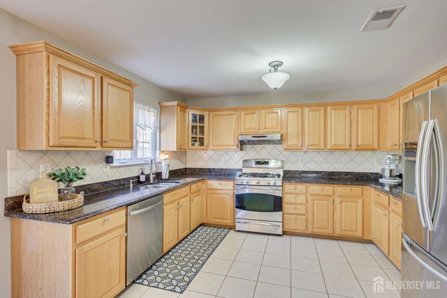 4 Rachel Lane, Monroe, NJ 08831