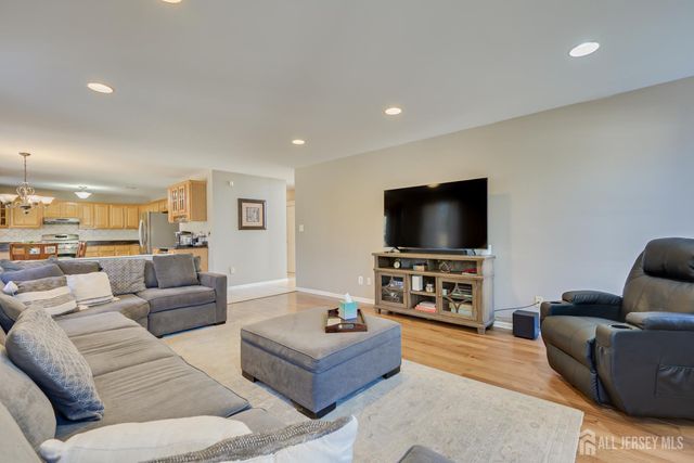 4 Rachel Lane, Monroe, NJ 08831