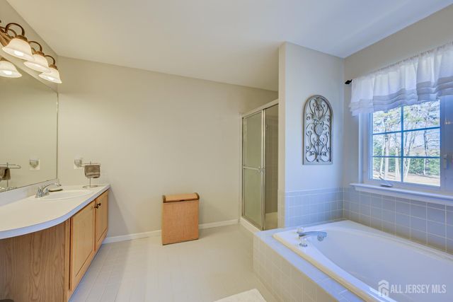 4 Rachel Lane, Monroe, NJ 08831