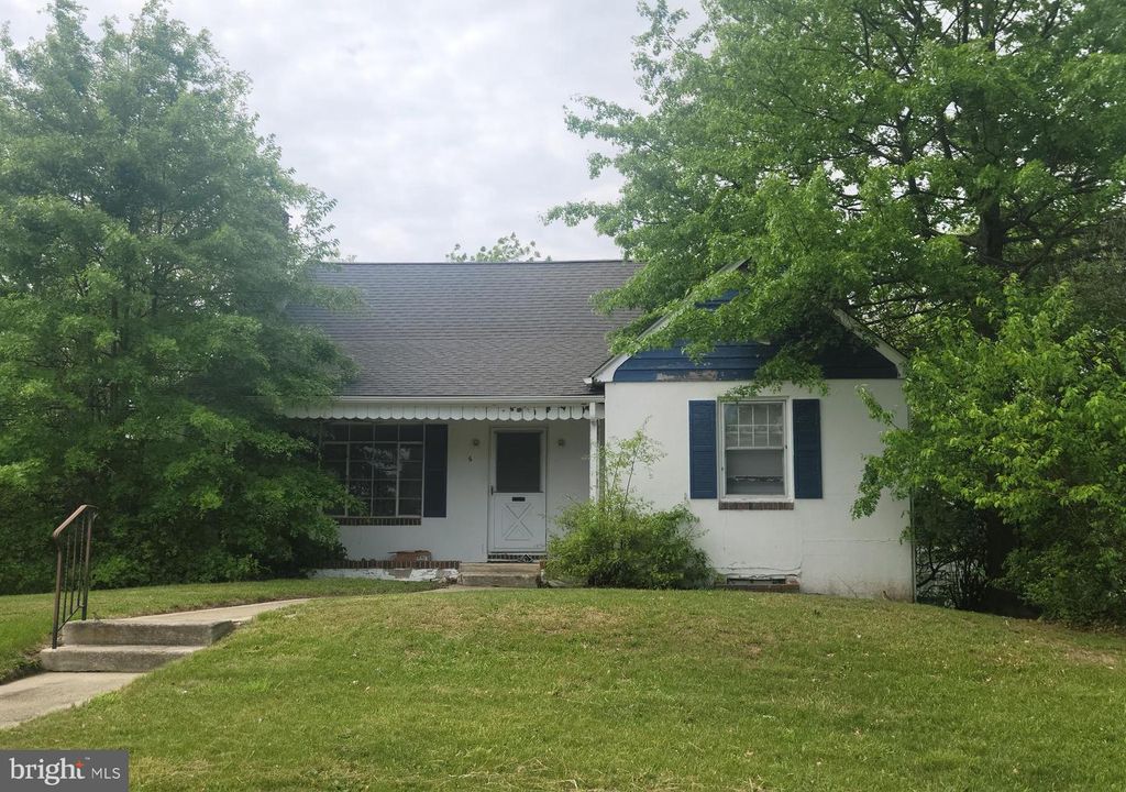 6 E SOMERDALE RD, Somerdale, NJ 08083