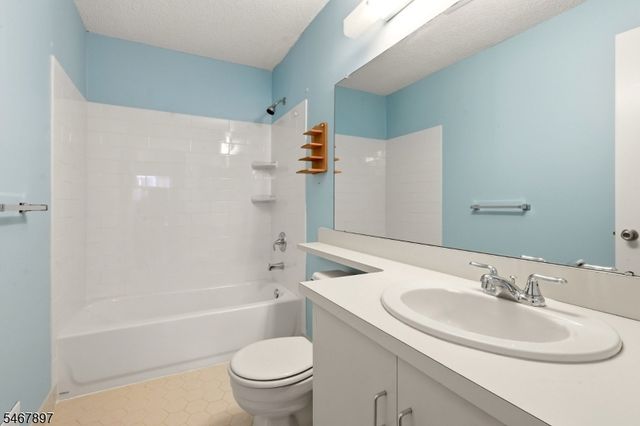 401 Danbury Ln 401, East Brunswick Twp., NJ 08816