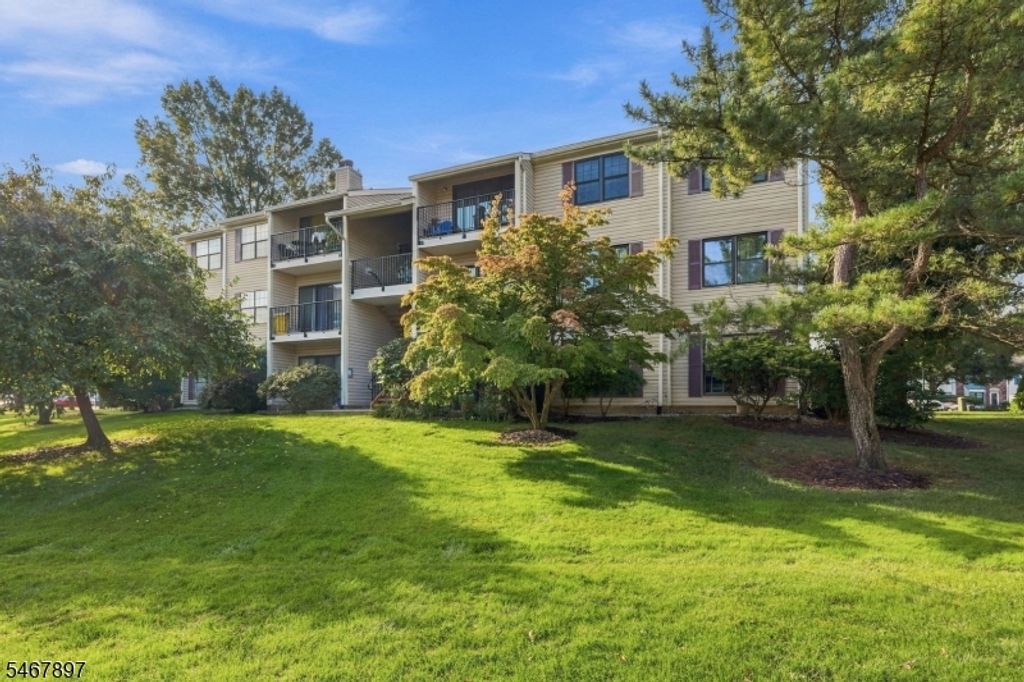 401 Danbury Ln 401, East Brunswick Twp., NJ 08816 — exterior