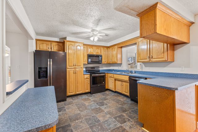 698 Houston Fielder Rd, Clarksville, TN 37043