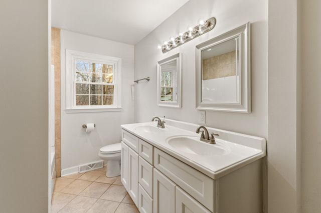 698 Houston Fielder Rd, Clarksville, TN 37043