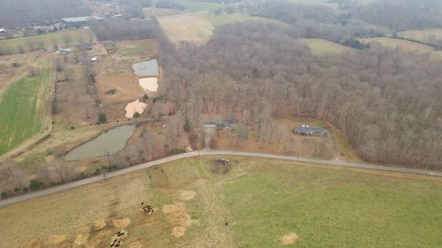 698 Houston Fielder Rd, Clarksville, TN 37043