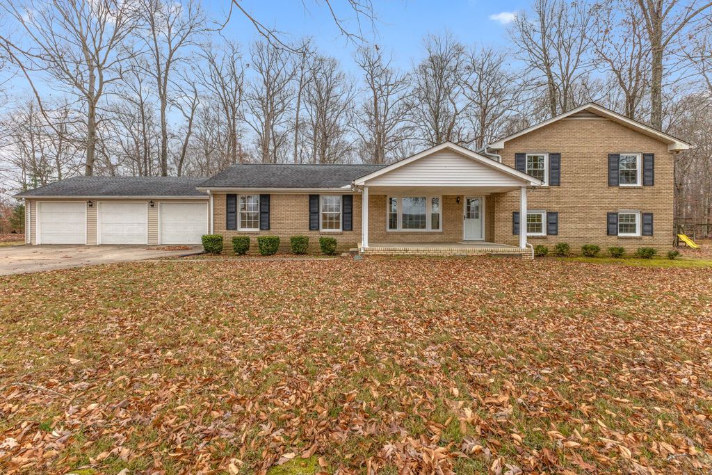 698 Houston Fielder Rd, Clarksville, TN 37043