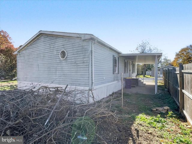 1680 WOOD CREST LN, Glen Rock, PA 17327