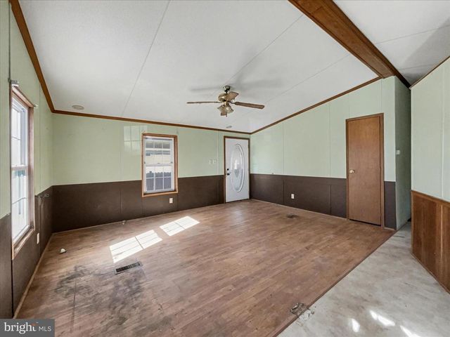 1680 WOOD CREST LN, Glen Rock, PA 17327