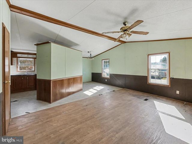 1680 WOOD CREST LN, Glen Rock, PA 17327