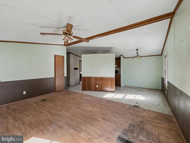 1680 WOOD CREST LN, Glen Rock, PA 17327