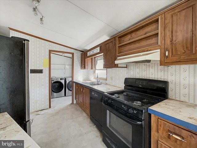 1680 WOOD CREST LN, Glen Rock, PA 17327