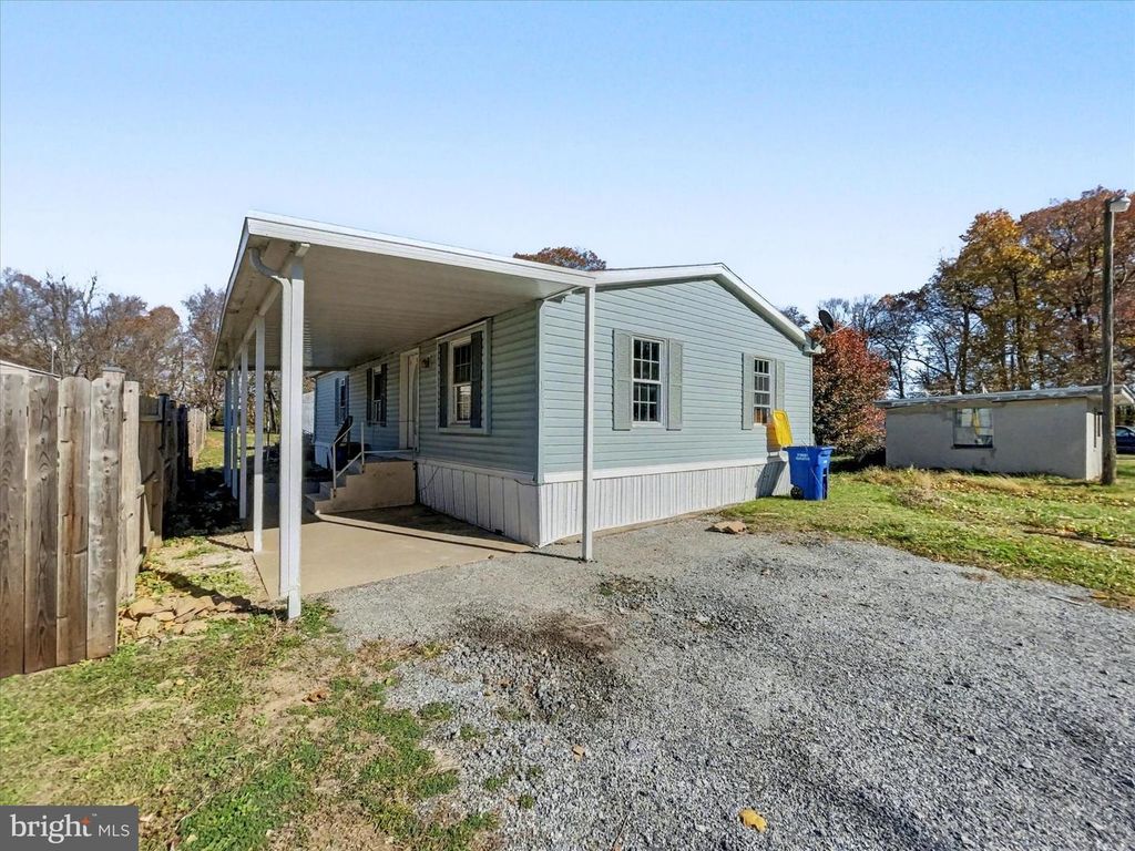 1680 WOOD CREST LN, Glen Rock, PA 17327