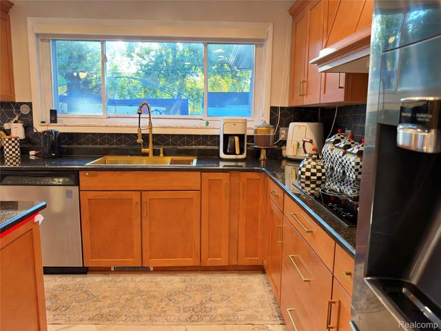 38233 Medville Drive, Sterling Heights, MI 48312