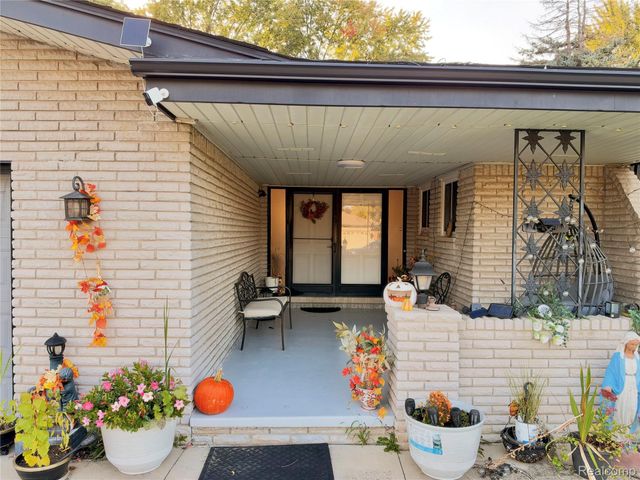 38233 Medville Drive, Sterling Heights, MI 48312