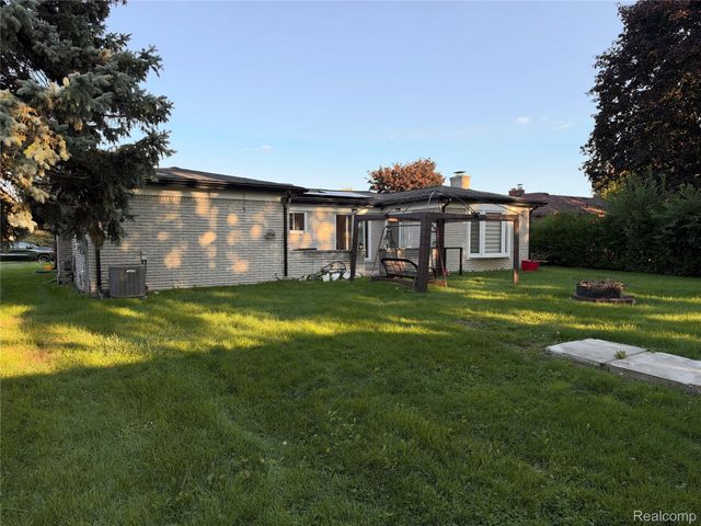 38233 Medville Drive, Sterling Heights, MI 48312
