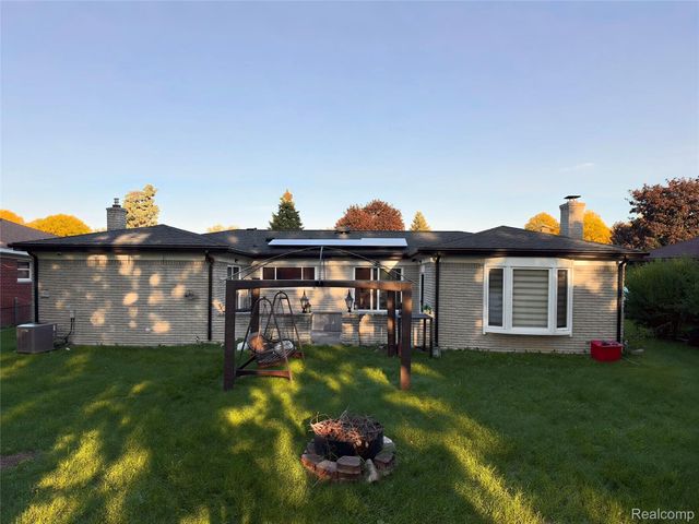 38233 Medville Drive, Sterling Heights, MI 48312