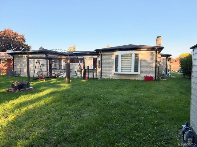 38233 Medville Drive, Sterling Heights, MI 48312