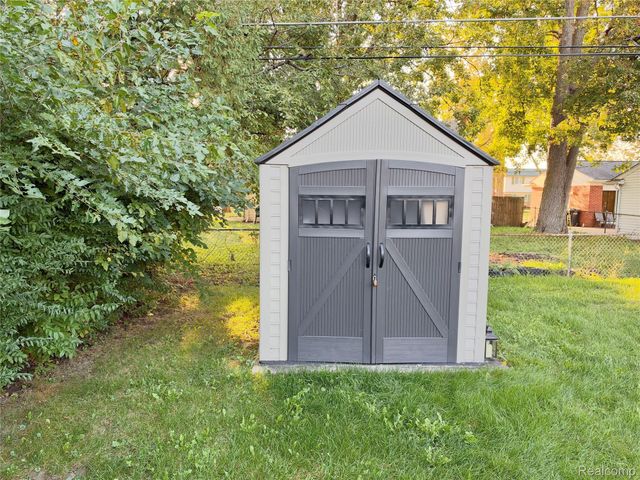 38233 Medville Drive, Sterling Heights, MI 48312