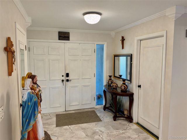 38233 Medville Drive, Sterling Heights, MI 48312