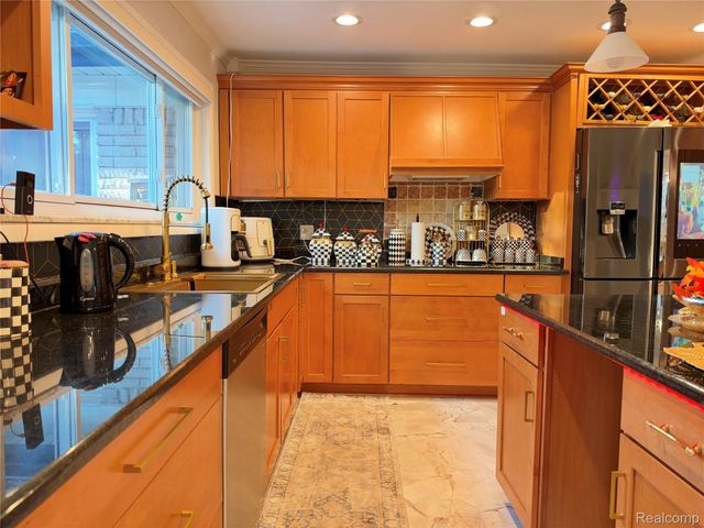 38233 Medville Drive, Sterling Heights, MI 48312