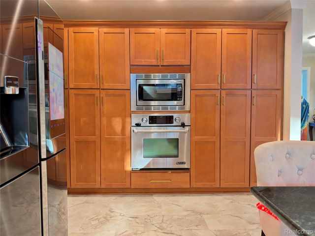 38233 Medville Drive, Sterling Heights, MI 48312